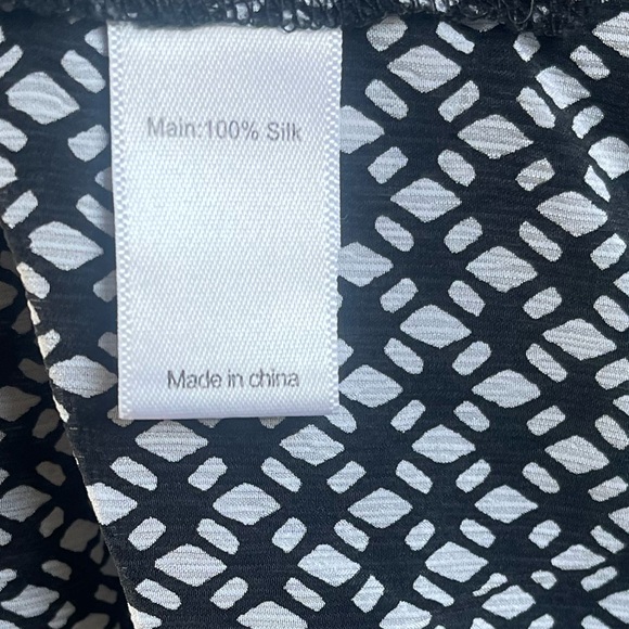 St john women’s black and white silk dressy tank top size Small - Picture 4 of 4